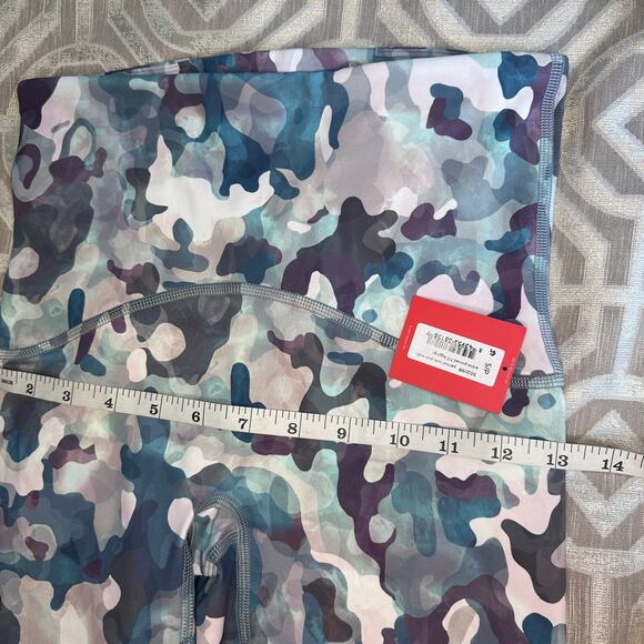 SPANX Booty Boost Active Painted Camo Pink Multi Active Printed ⅞ leggings NWT - Picture 8 of 10